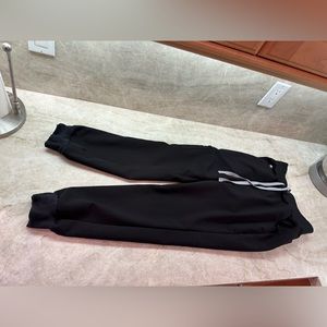 Figs Black Zamora High Waisted 2.0 - Petite Jogger Scrub Pants